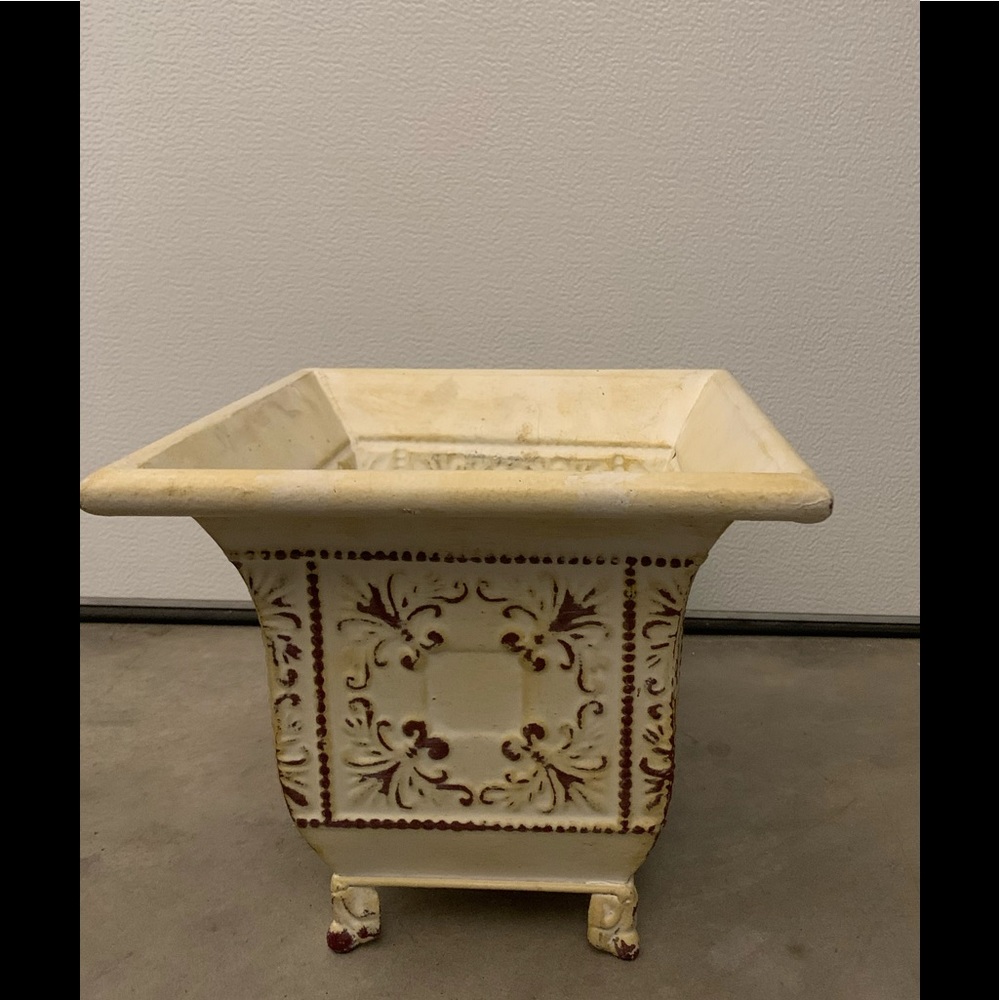 Flower pot antique looking, beige (off white)